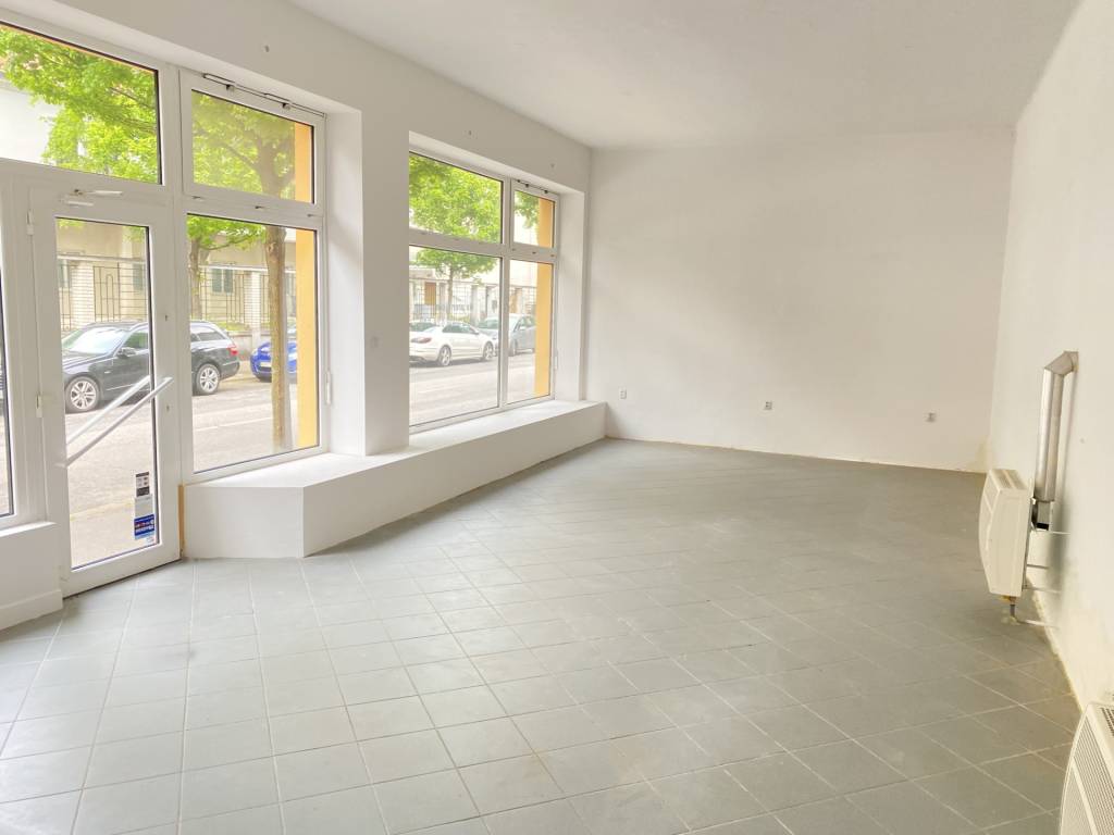 Na prenájom obchodný priestor - Piešťany centrum