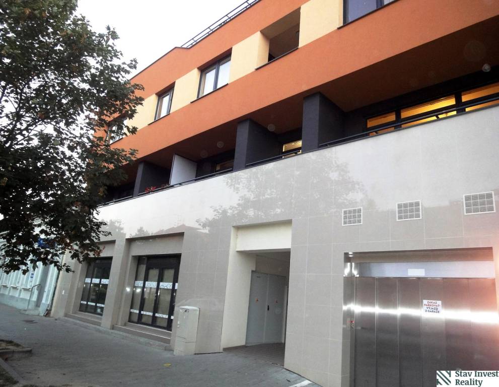 Prenájom Iný Iný-Prenájom-Banka-950.00 €