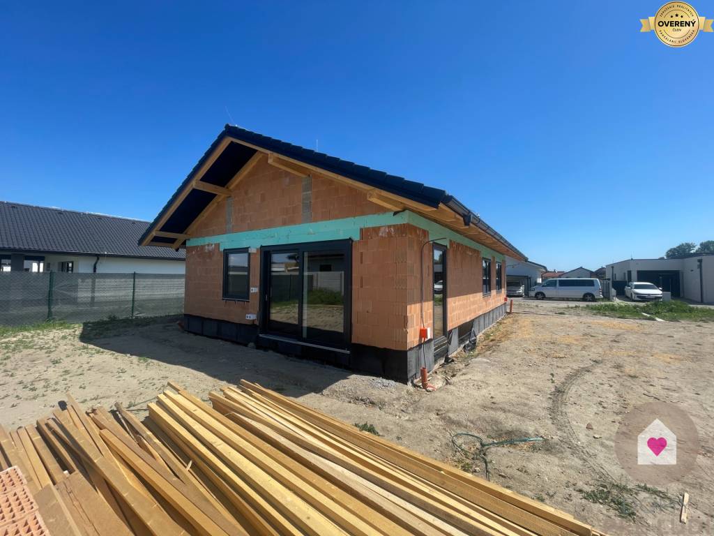 Krásny 4 izbový RD bungalov 92,26 m2 na pozemku 495 m2, Senec