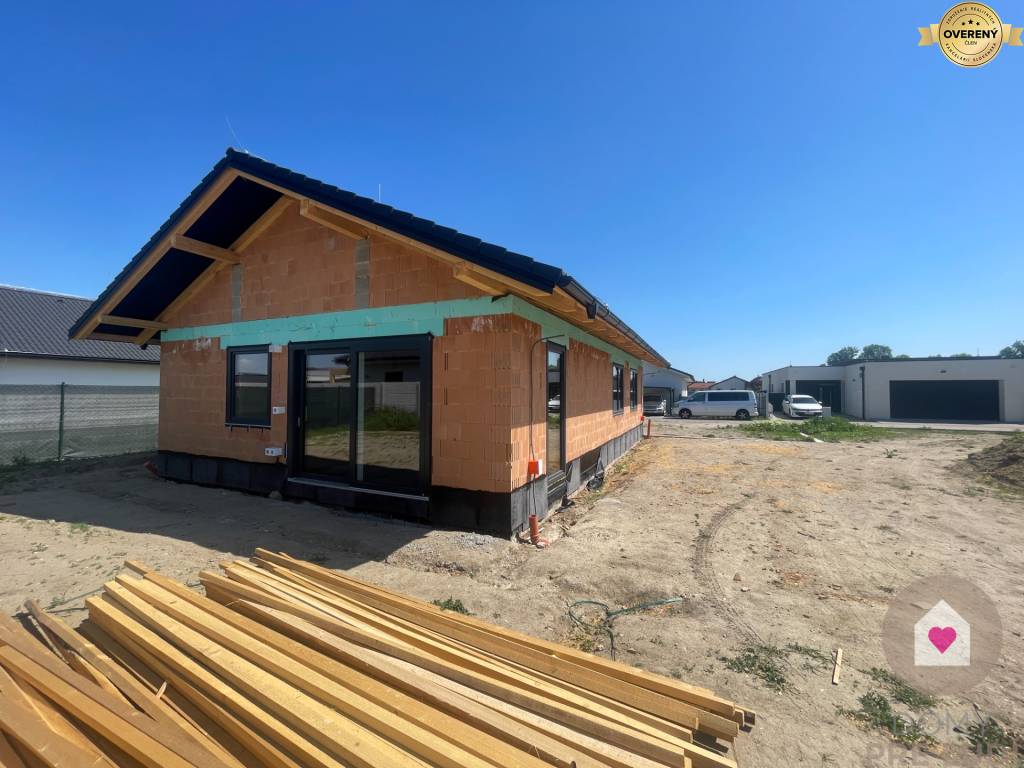Krásny 4 izbový RD bungalov 92,26 m2 na pozemku 495 m2, Senec