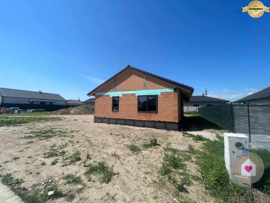 Krásny 4 izbový RD bungalov 92,26 m2 na pozemku 495 m2, Senec