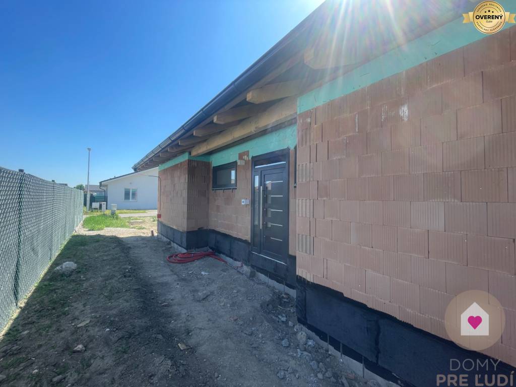 Krásny 4 izbový RD bungalov 92,26 m2 na pozemku 495 m2, Senec