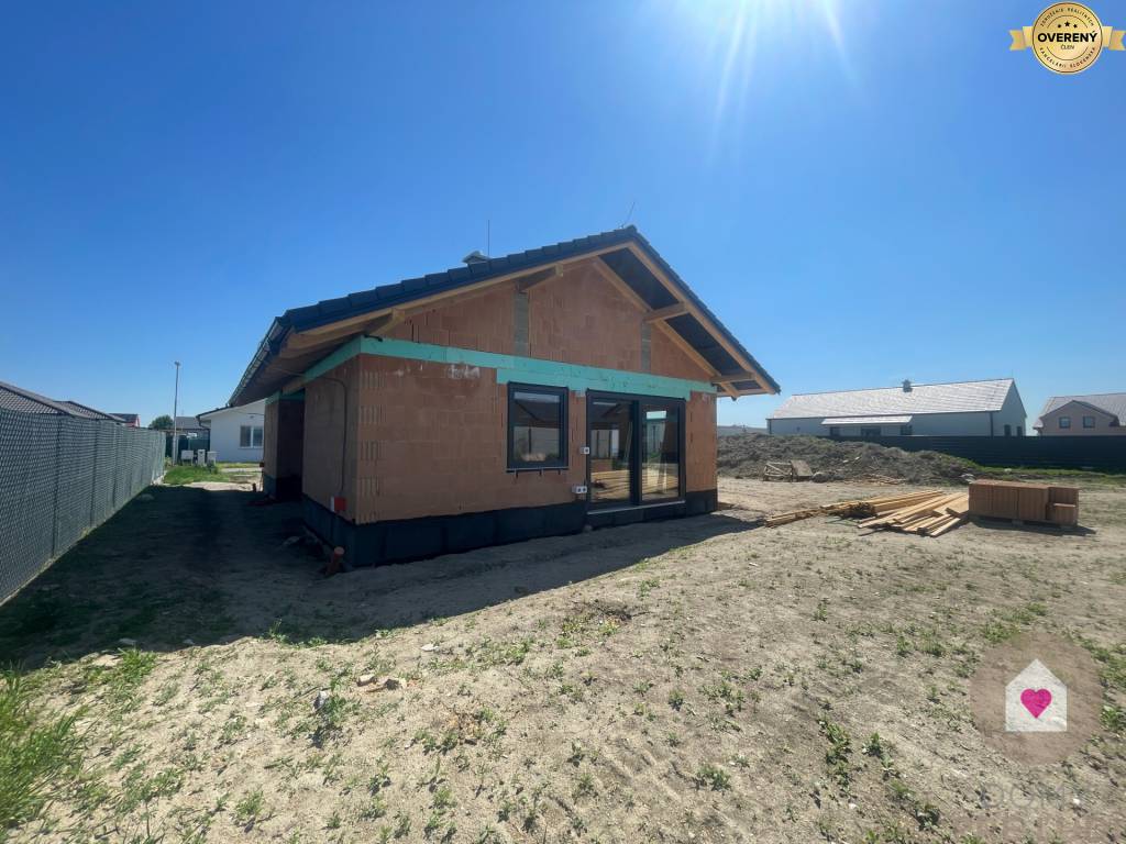 Krásny 4 izbový RD bungalov 92,26 m2 na pozemku 495 m2, Senec