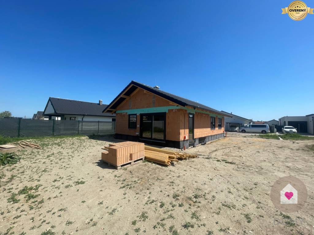 Krásny 4 izbový RD bungalov 92,26 m2 na pozemku 495 m2, Senec