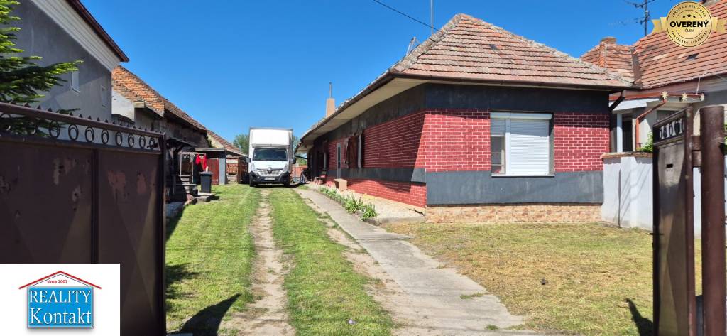 Na predaj starší rodinný dom 3+1 Dvory nad Žitavou s pozemkom 700m2