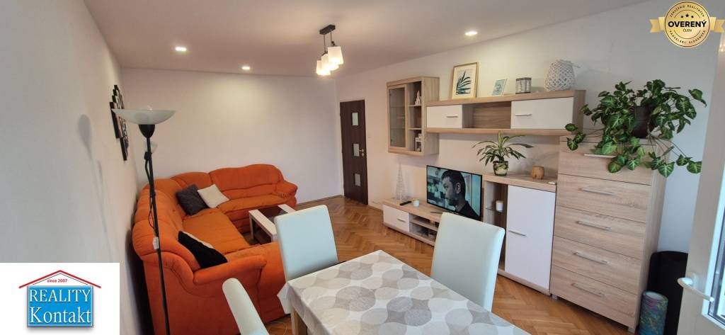 Na PREDAJ prerobený 3 izbový BYT s balkónom- širšie CENTRUM Nové Zámky