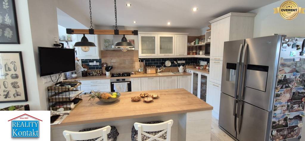 NADŠTANDARDNÝ Rodinný dom na predaj Bánov 5+1 + pozemok 4162m2 + BAZÉN