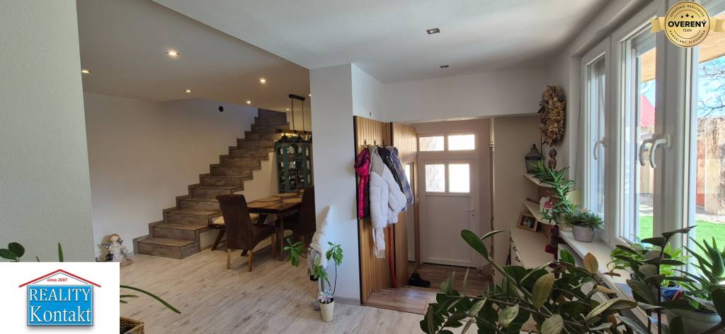 NADŠTANDARDNÝ Rodinný dom na predaj Bánov 5+1 + pozemok 4162m2 + BAZÉN