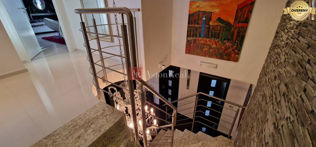  Luxusný  apart.   Veľká Lomnica 7 izieb, 321 m2, možný odp.DPH