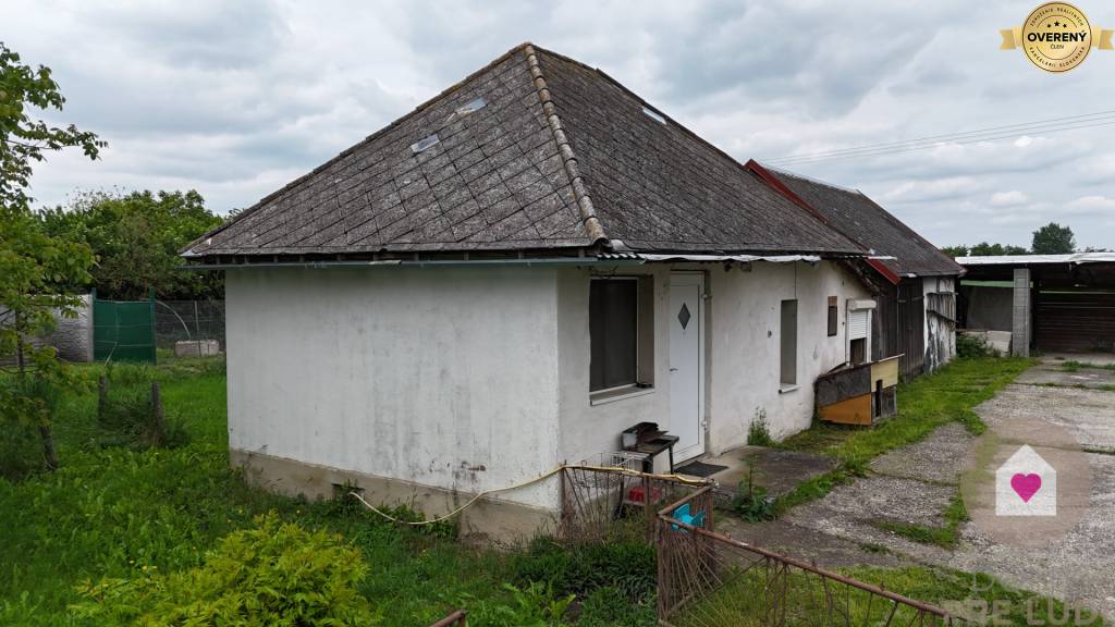Veľký priestranný pozemok o rozlohe 7745 m2 s RD, Jelka 