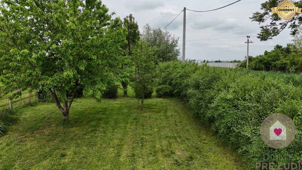 Veľký priestranný pozemok o rozlohe 7745 m2 s RD, Jelka 