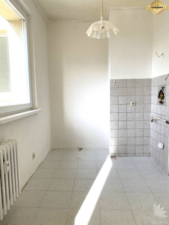PREDAJ VEĽKÝ 1 IZBOVÝ BYT SARATOVSKÁ ULICA BA DÚBRAVKA