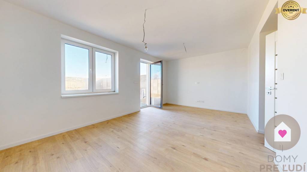 SKOLAUDOVANÝ A DO ŠTANDARDU DOKONČENÝ 4-IZBOVÝ RD S TEPEL. ČERPADLO