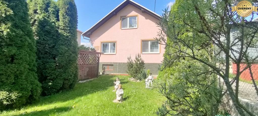 Predaj: Rodinný dom s dvojgarážou v pokojnej časti  Rajca ( MO )