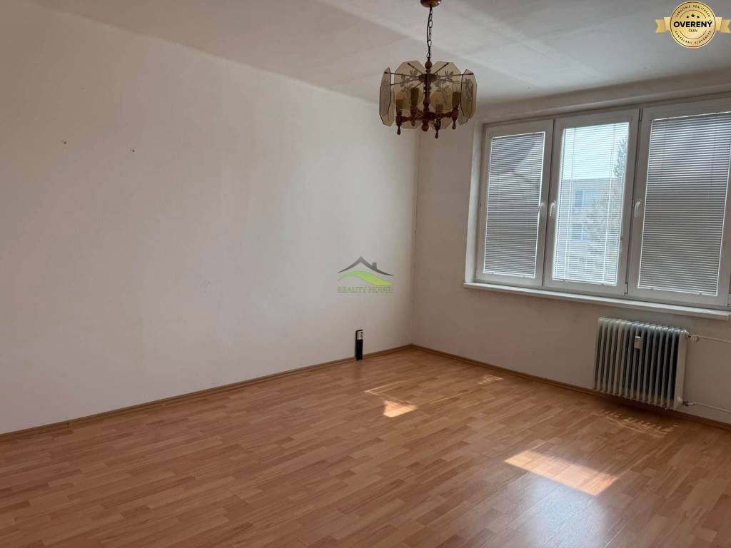 Výborná investícia - 2 izbový byt s balkónom pri Nemocnici