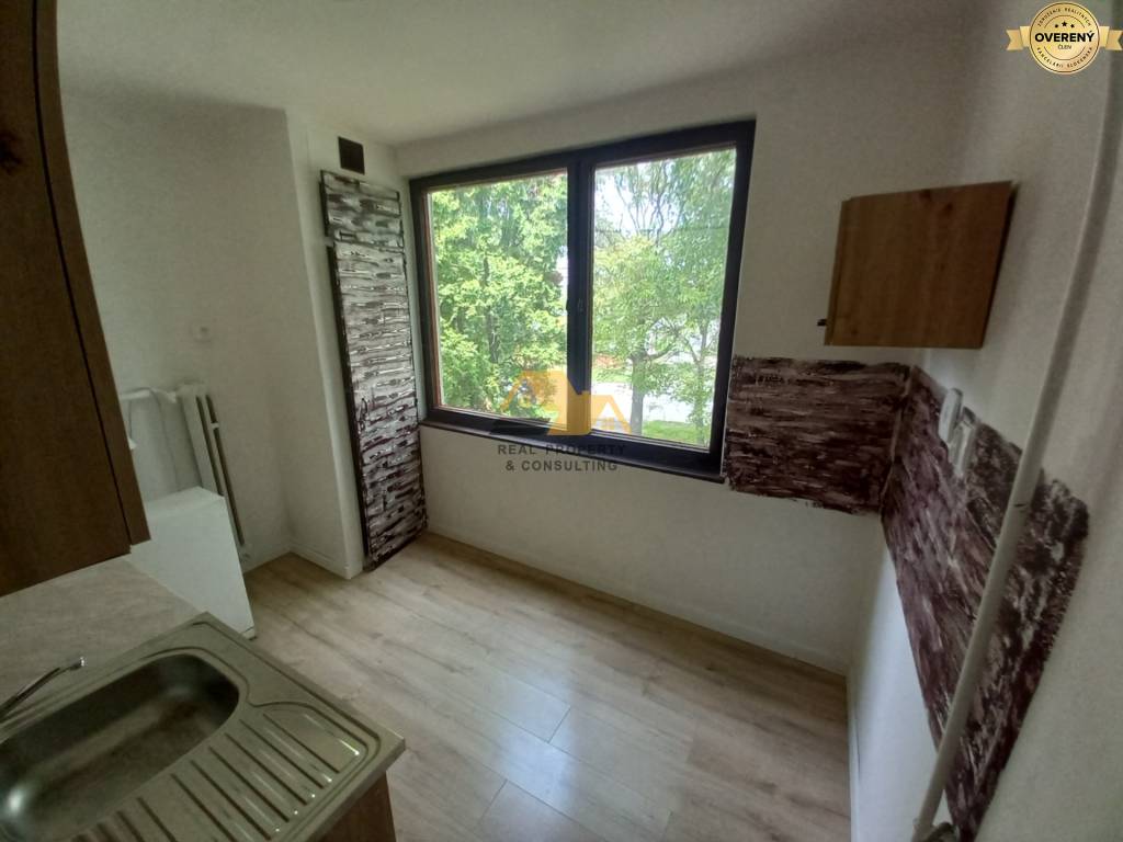 Predám 3 izbový byt s balkónom v obci Selice