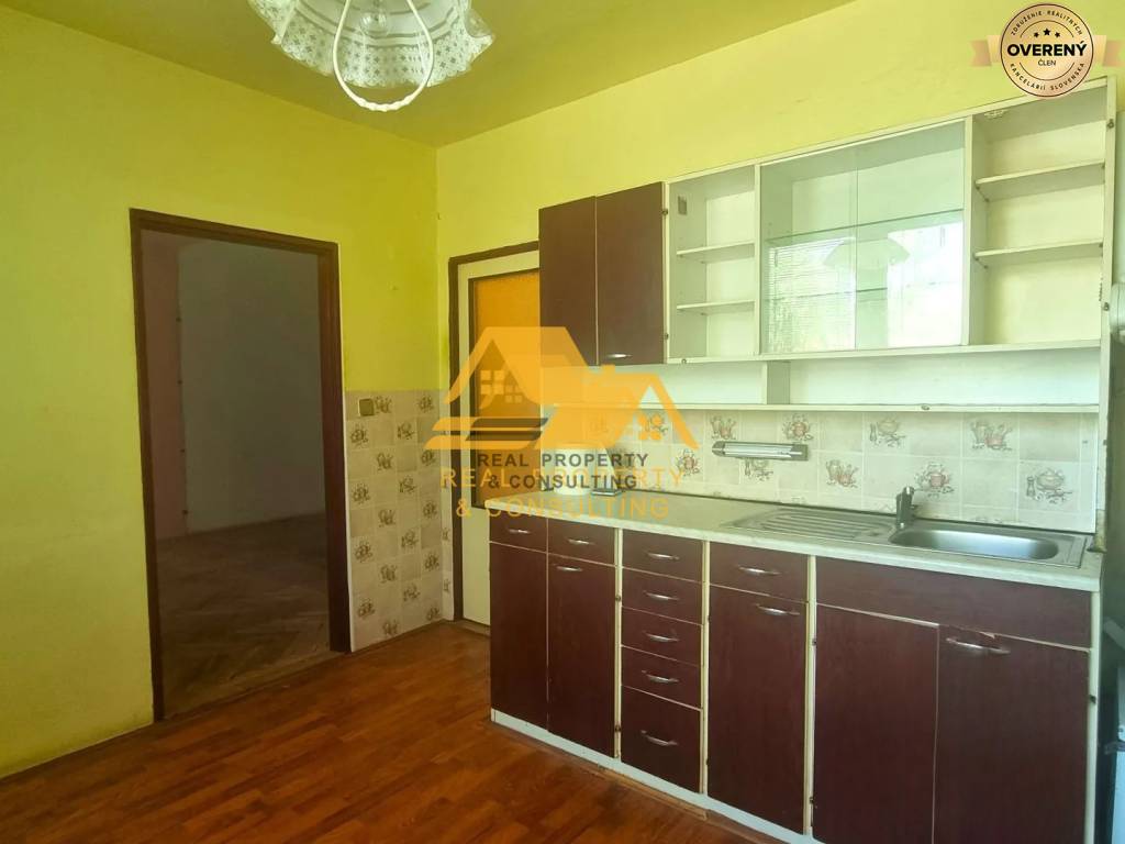 Predám 2 izbový byt s balkónom pri centre v Nových Zámkoch