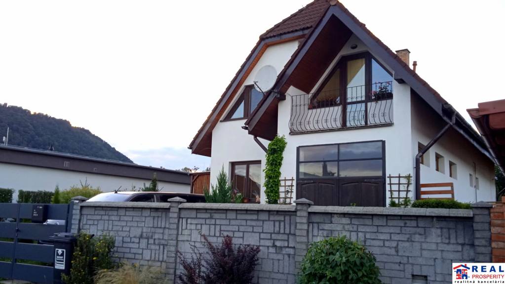 V. ŠARIŠ: Jednopod. RD + obytné podkrovie, pozemok 760 m2- všetky IS