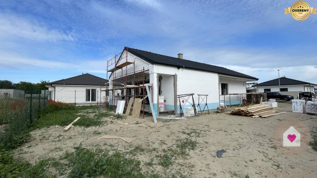 Krásny 4 izbový RD bungalov 114,25 m2 na pozemku 494 a 533 m2, Senec