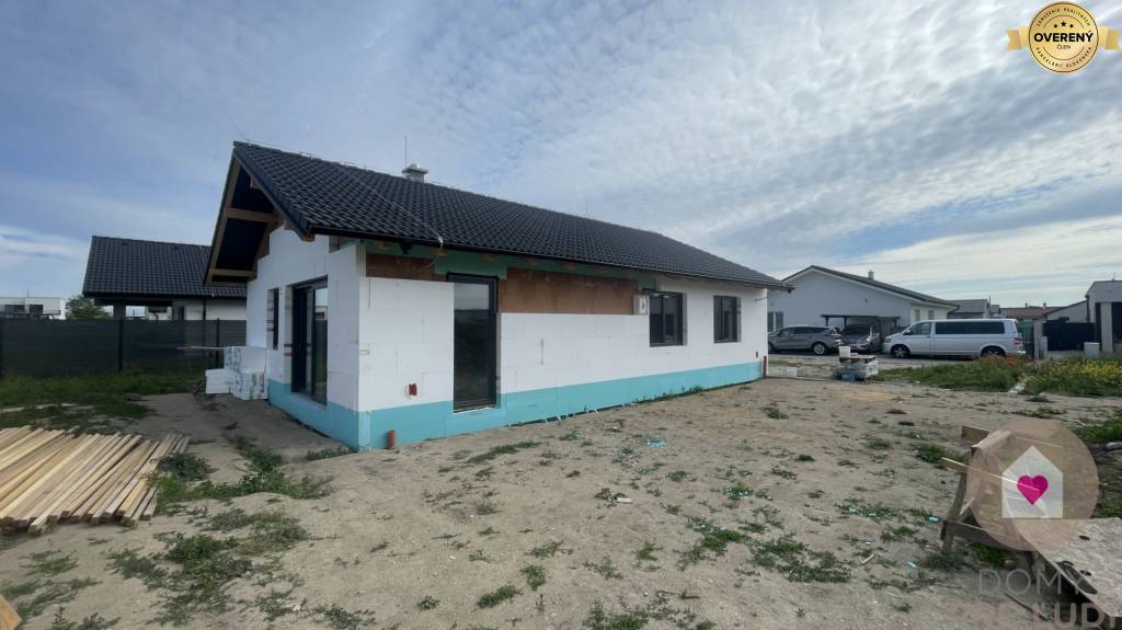 Krásny 4 izbový RD bungalov 92,26 m2 na pozemku 531 m2, Senec