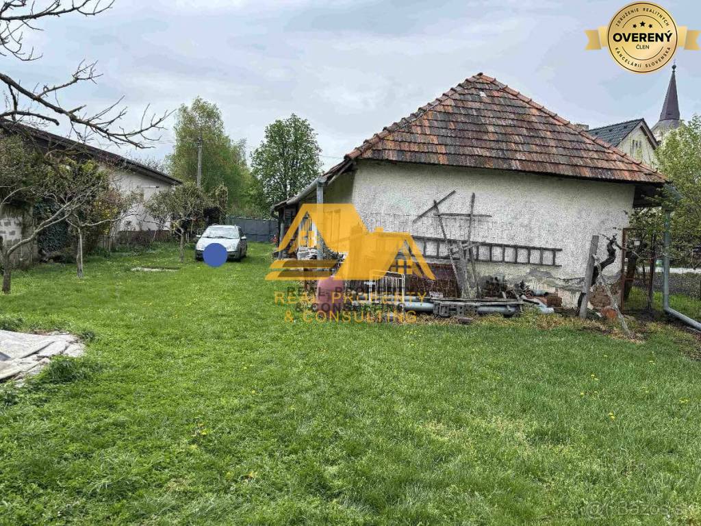 Predám dom s veľkým pozemkom v obci Černík