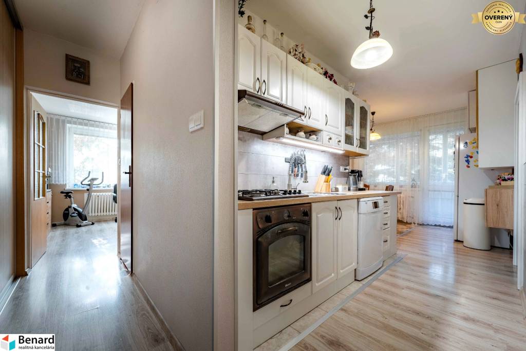 NA PREDAJ KOMPLETNE PREROBENÝ 3 IZB. BYT,PREŠOV SEKČOV - M.BENKU,72 M2