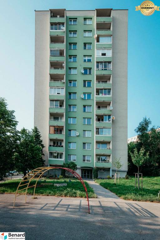 Na PREDAJ PREROBENÝ 3 IZB. BYT, M. BENKU, 72 M2, ,,STARÝ SEKČOV“,PO