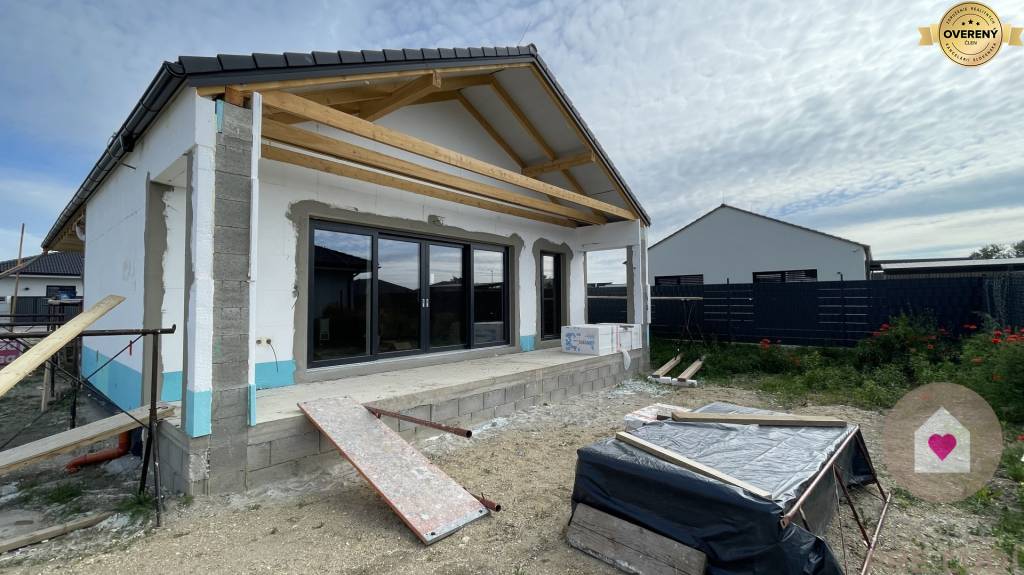 Krásny 4 izbový RD bungalov 114,25 m2 na pozemku 494 m2, Senec