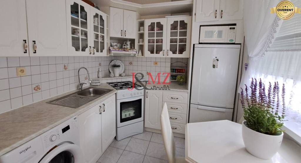 3 izbový byt, loggia 4 m2, pivnica 10 m2, Poľná ulica, Levice (SM-824)