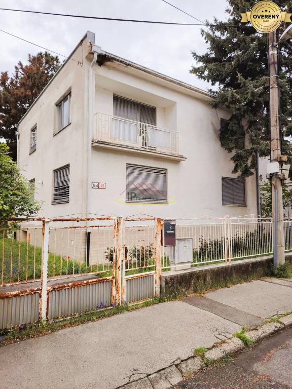 PREDAJ dvojpodl.rod. domu v Piešťanoch, Robotnícka ul, pozemok  702 m2