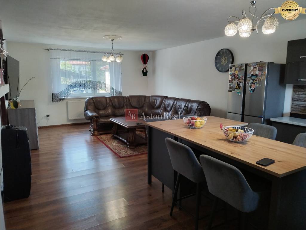 Predaj:Prerobený 4-izbový RODINNÝ DOM, pozemok 792 m2, Sučany