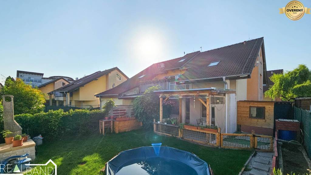 PREDAJ-ZÁLESIE, 3-IZBOVÝ BYT 63M² SO ZÁHRADOU 152M², TERASOU A BAZÉNOM