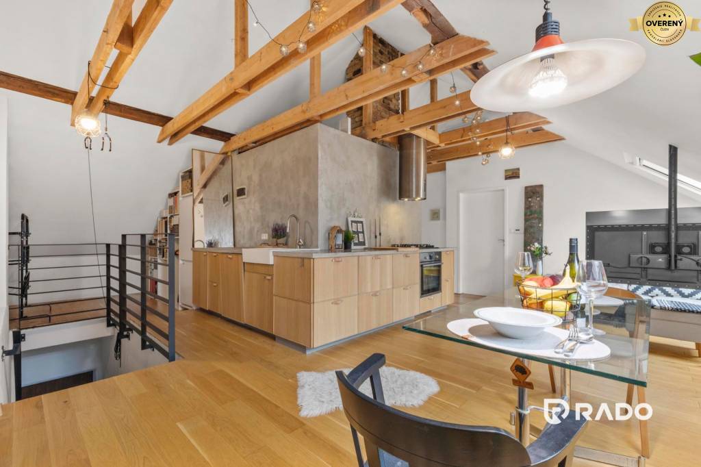 RADO | Štýlový 3i podkrovný byt s loggiou | 84m² | Staré Mesto