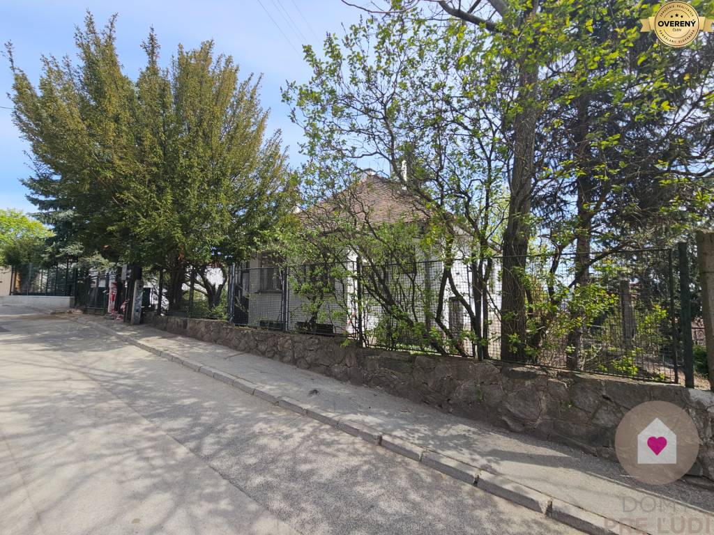 STARŠÍ RODINNÝ DOM S 669 m2 POZEMKOM v lukratívnej lokalite BA I.