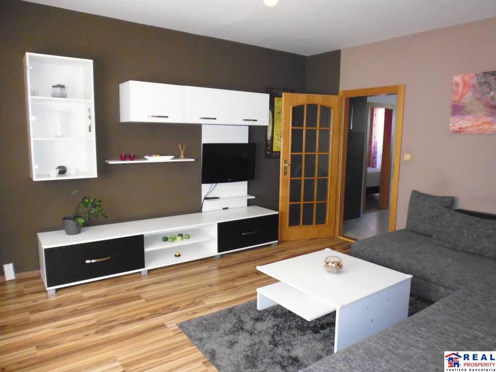 3-izb. byt s loggiou: KOMPLET ZARIADENÝ a ZREKONŠTR., 65 m2 - Lomnická