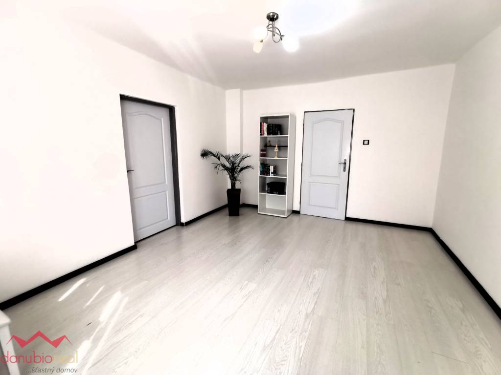 Na predaj rodinný dom vo Veľkých Kosihách, 600m od Dunaja. Rezervované