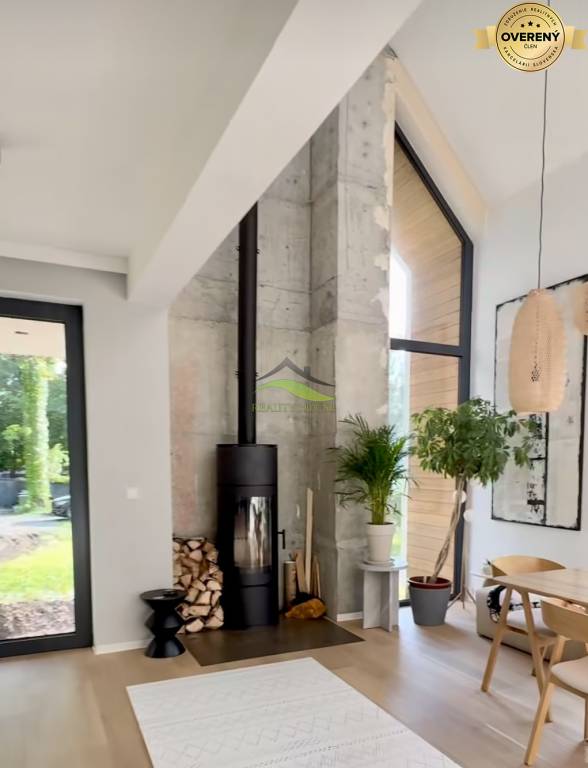 HOLODOM - POZEMOK 670m2 - 266.000€