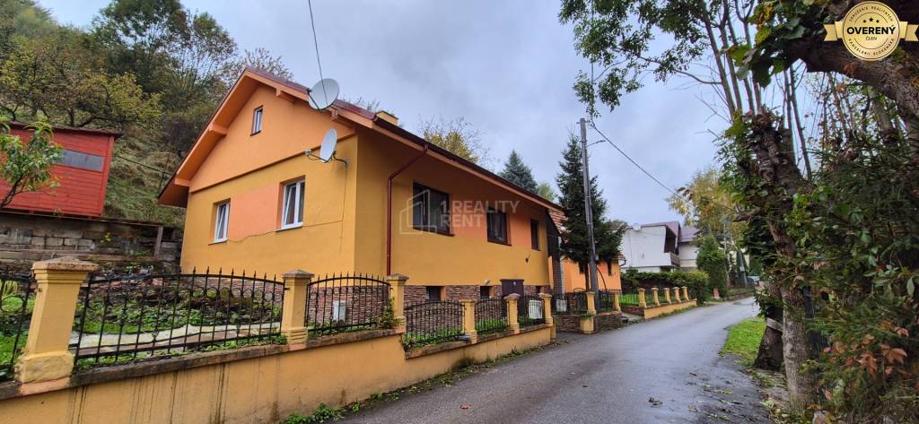 Predaj: Rodinný dom s hospodárskou budovou a veľkým pozemkom (MO)