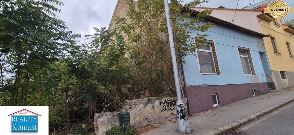 Na predaj rodinný dom v CENTRE Nových Zámkov s pozemkom 512 m2