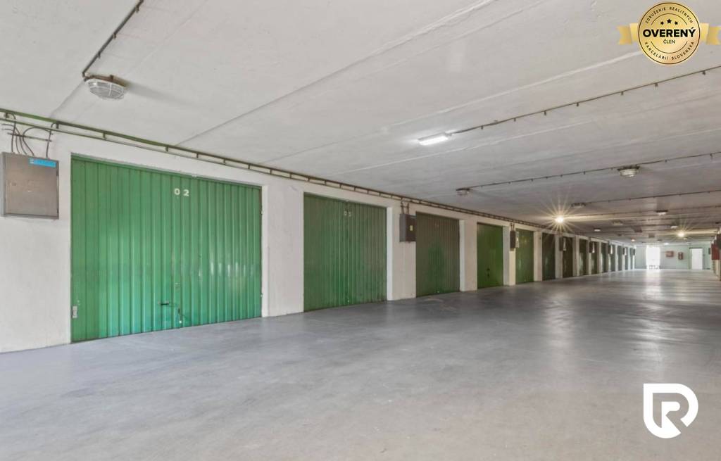 RADO | Garáž v zabezpečenom garážovom dome | 16 m2