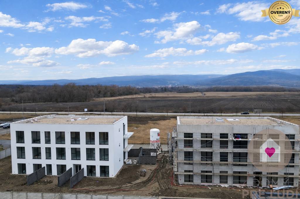 3i. BYT S VLASTNÝM TEP. ČERPADLOM + KLIMATIZÁCIA A EXTERIÉROVÉ ŽALÚZIE