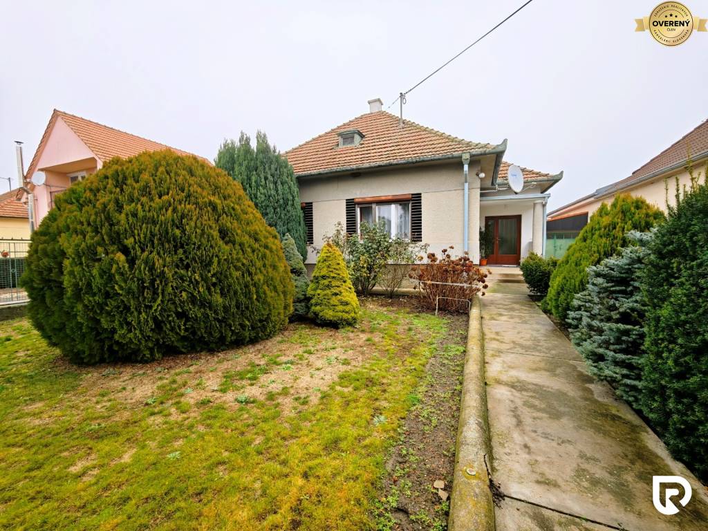 RADO | Rodinný dom pri Senci na veľkom pozemku | 872 m²