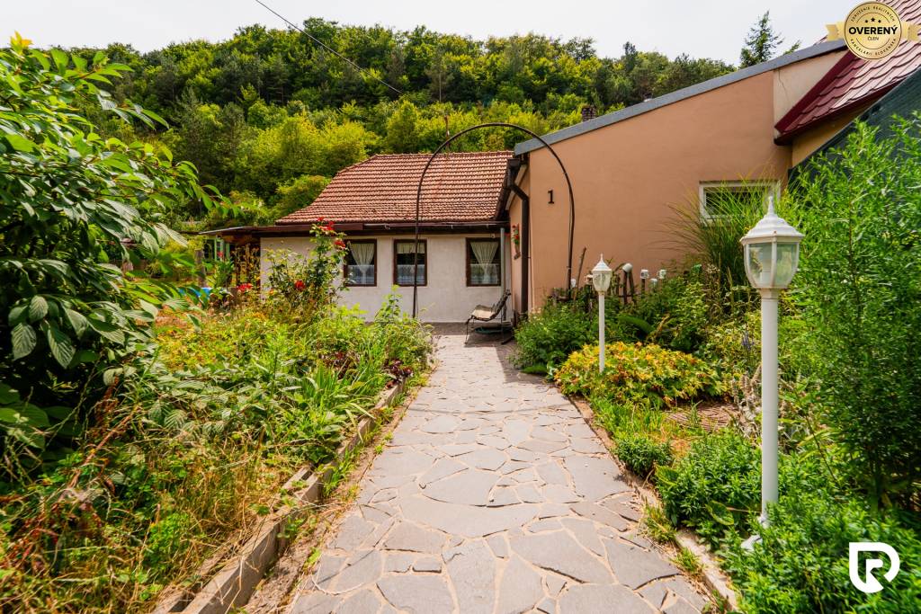 RADO | REZERVOVANÉ! Na predaj rodinný dom, Bzince pod Javorinou 