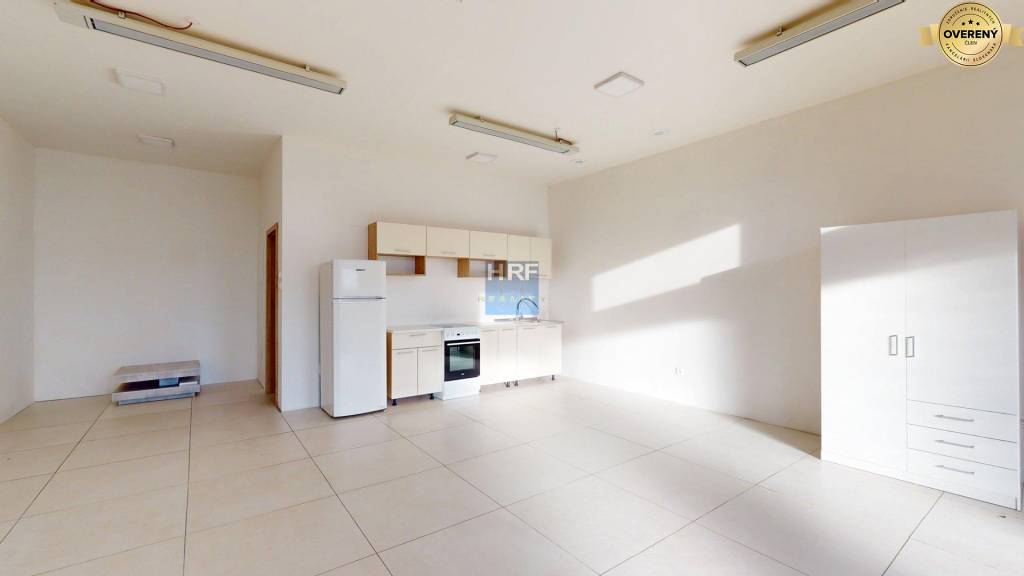 Na predaj podnikateľský priestor neďaleko centra  mesta Holíč