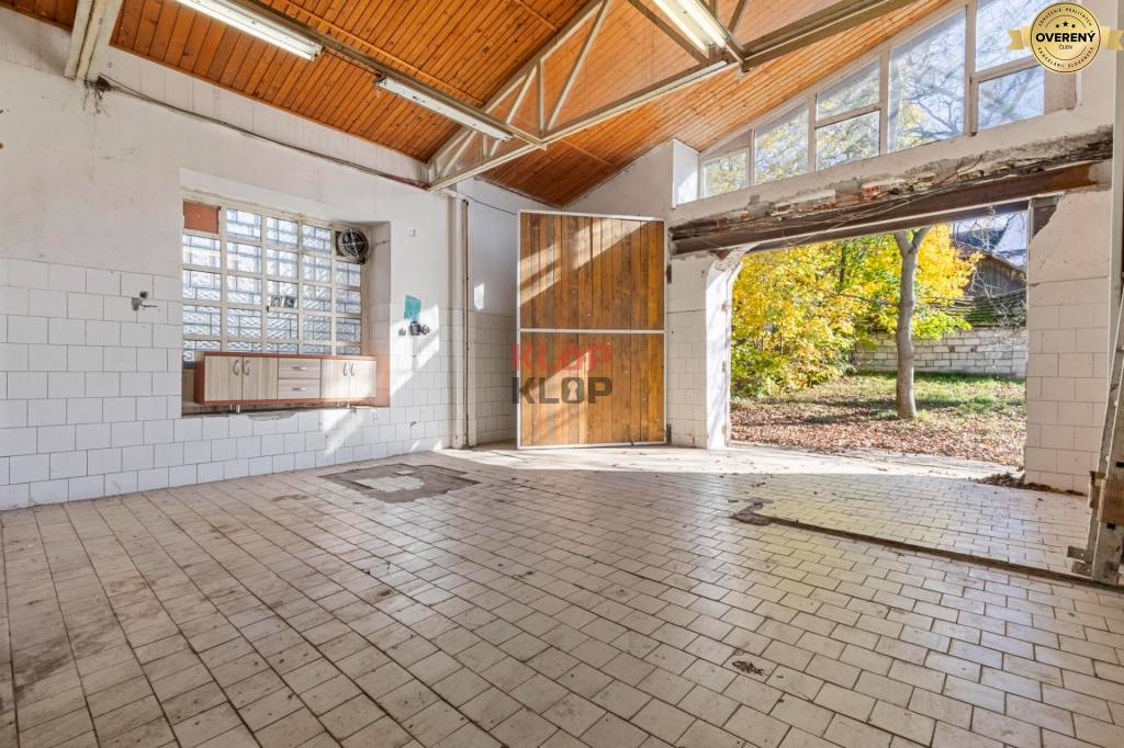 Kúpte si JEDINEČNÚ BUDOVU s 1i BYTOM na biznis v CENTRE VRBOVIEC