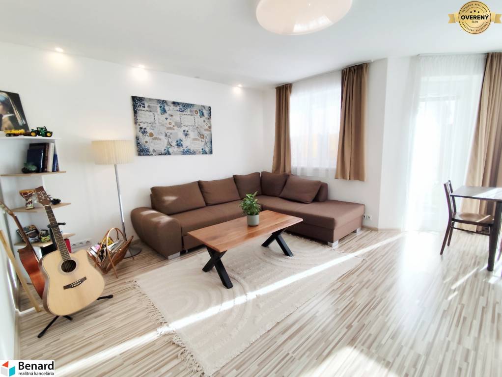 REZERVOVANÝ, LIPANY, 2 PODLAŽNÝ RODINNÝ DOM S GARÁŽOU, 644 M2, ROVINKY