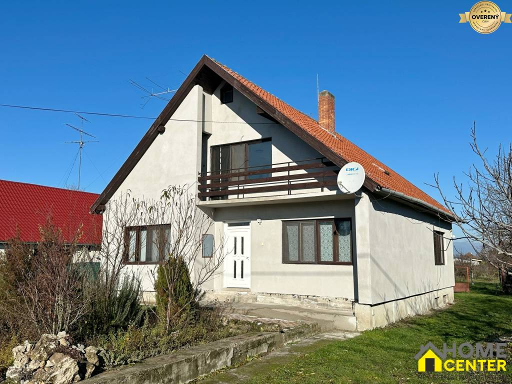 NA PREDAJ 5 IZBOVÝ POSCHODOVÝ DOM  V CENTRE OBCE, IŽA, OKRES KOMÁRNO