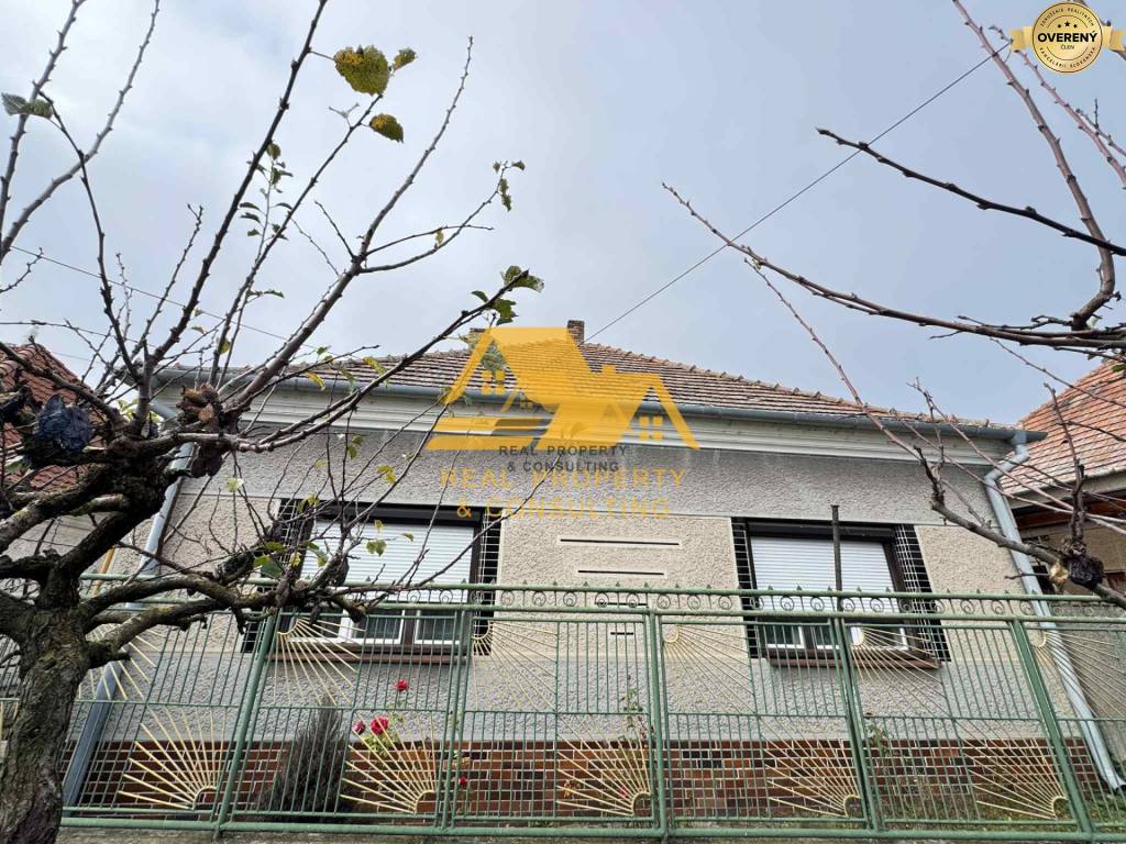 Predám tehlový rodinný dom v obci Dvory nad Žitavou