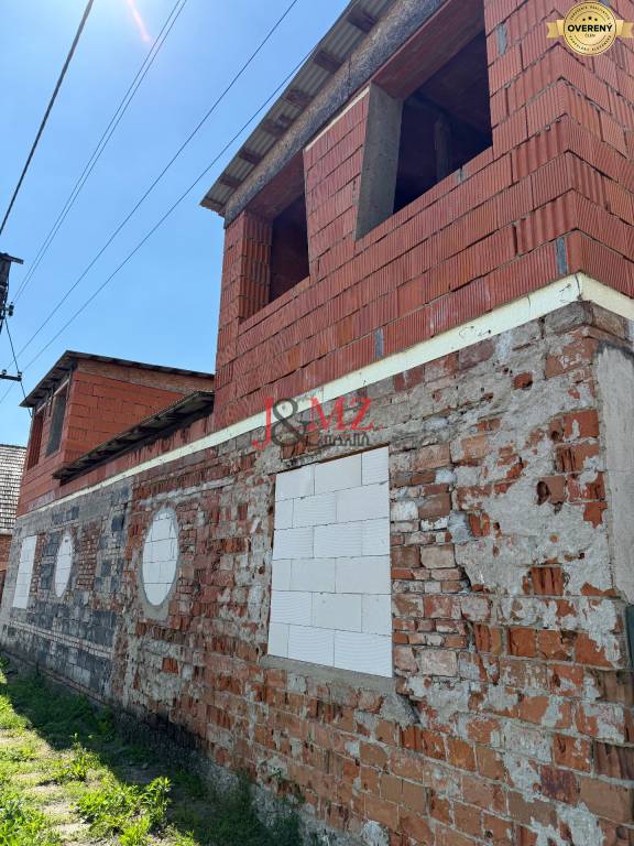 Rodinný dom / Stavebný pozemok - Kuzmányho ulica ( 12.ulica ) Levice 