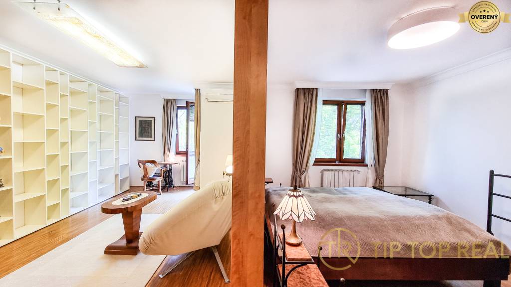 NADŠTANDARDNÝ a VEĽMI PRIESTRANNÝ 4 izb byt (145 m2) v CENTRE ŠAMORÍNA